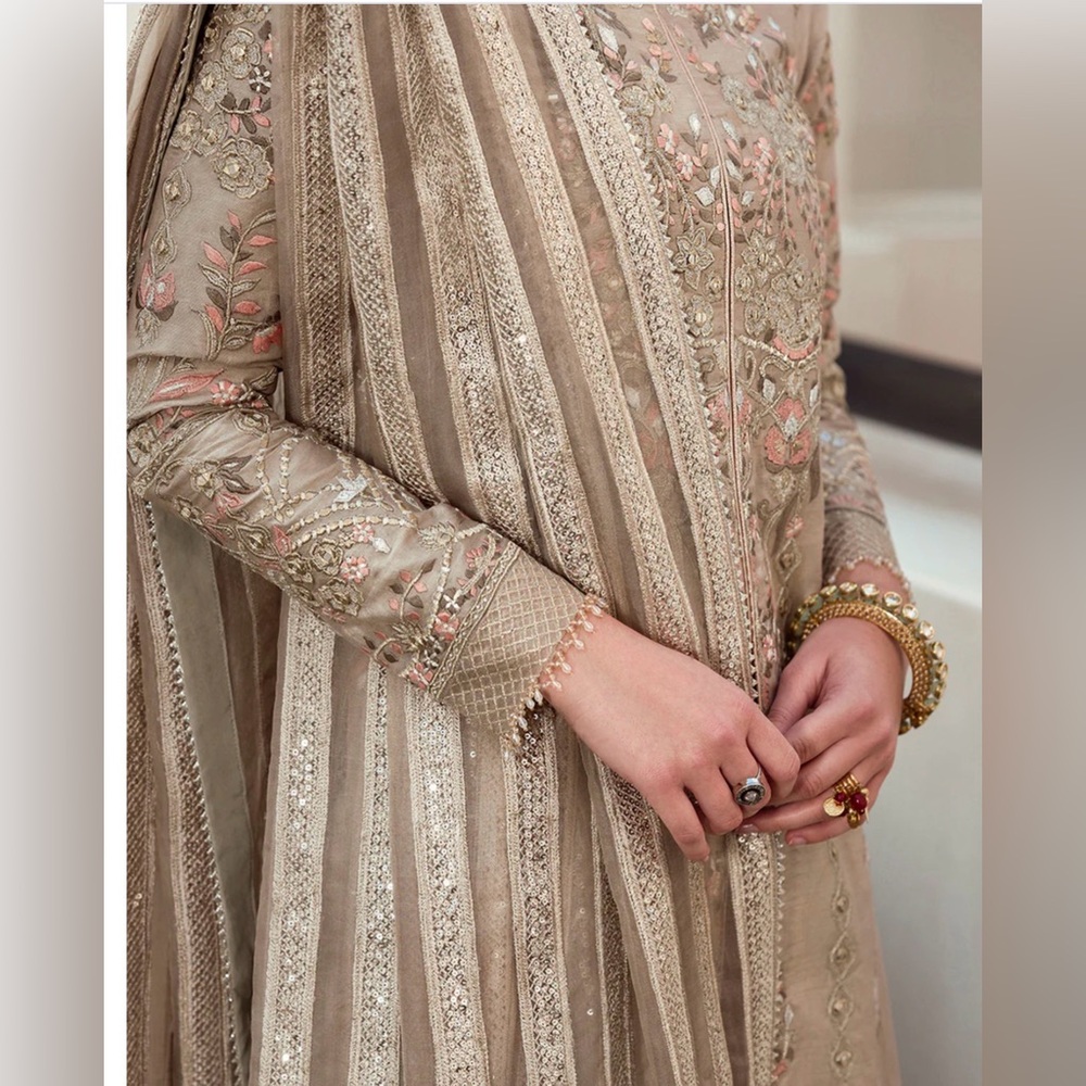 Elegant Embroidered Beige gold Dress Faiza Saqlain - Picture 5 of 12